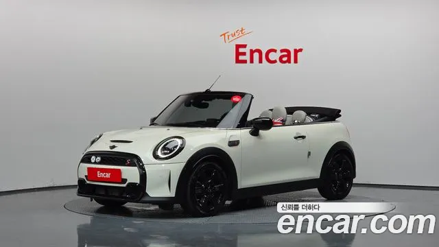Mini Cooper Convertible 2023 — photo 1