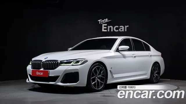 BMW 5-Series 2023 — photo 1