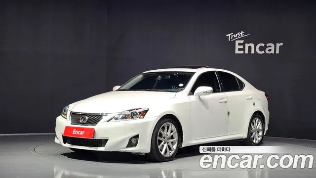 Lexus IS 2011 — photo 1