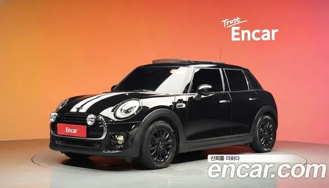 Mini Cooper 2016 — photo 1