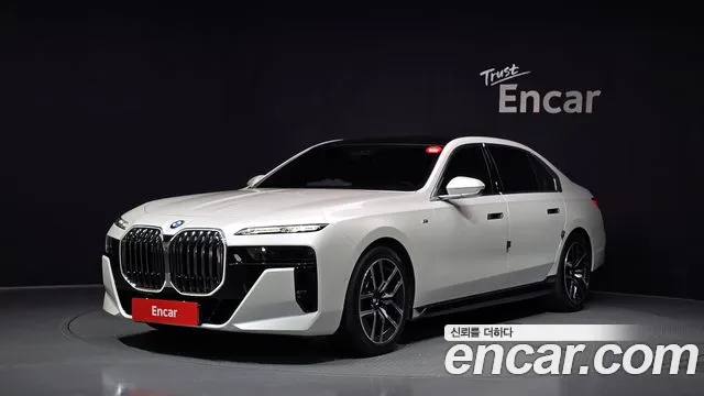 BMW 7-Series 2025 — photo 1