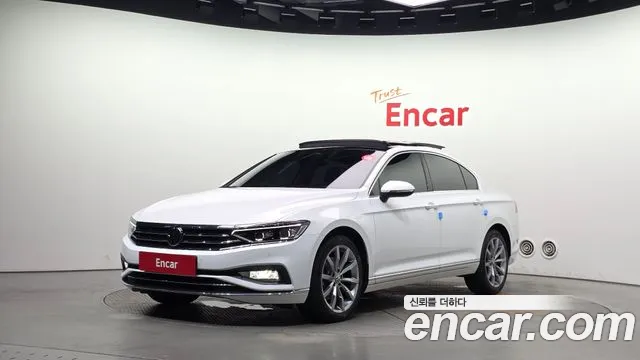 Volkswagen Passat 2022 — photo 1