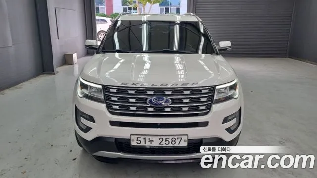 Ford Explorer 2017 — photo 1