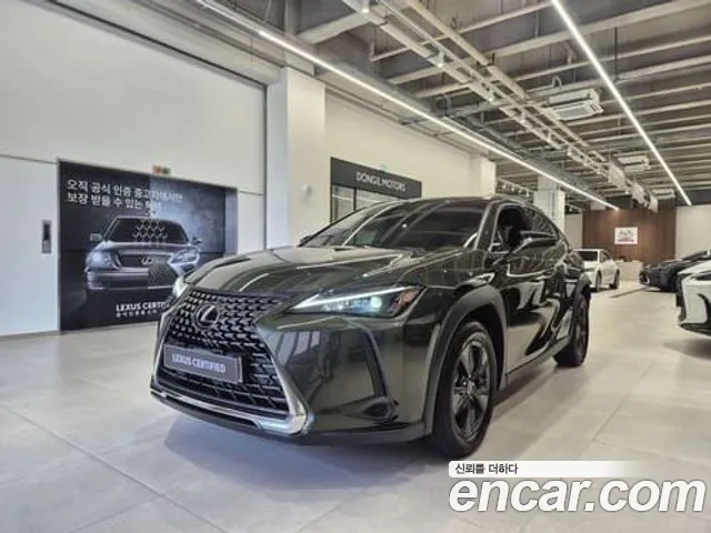 Lexus UX 2026 — photo 1