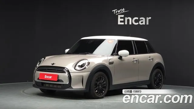 Mini Cooper 2024 — photo 1