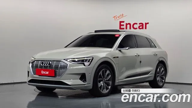 Audi e-tron 2020 — photo 1