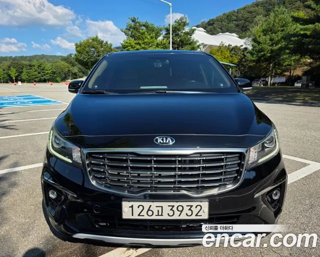 Kia Canival 2019 — photo 1