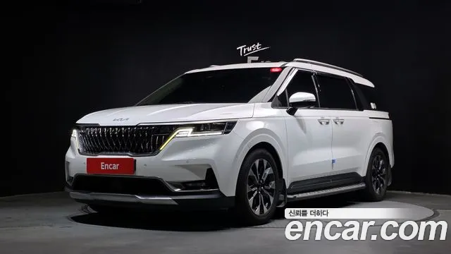 Kia Canival 2023 — photo 1