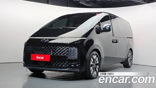 Hyundai Staria 2023 — photo 1
