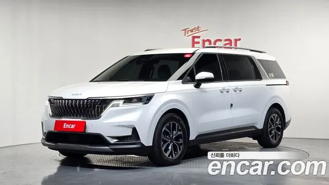 Kia Canival 2023 — photo 1