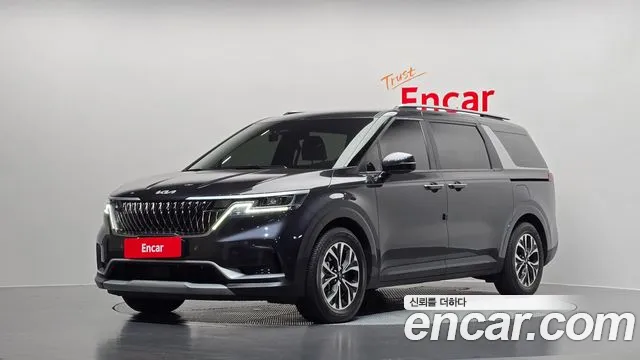 Kia Canival 2023 — photo 1