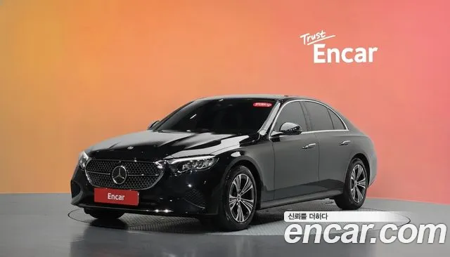 Mercedes-Benz E-Class 2025 — photo 1