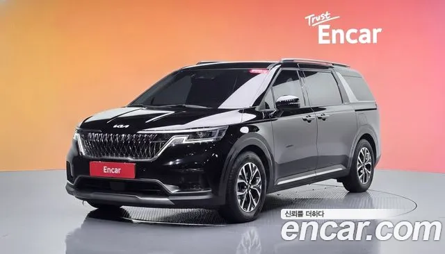 Kia Canival 2023 — photo 1