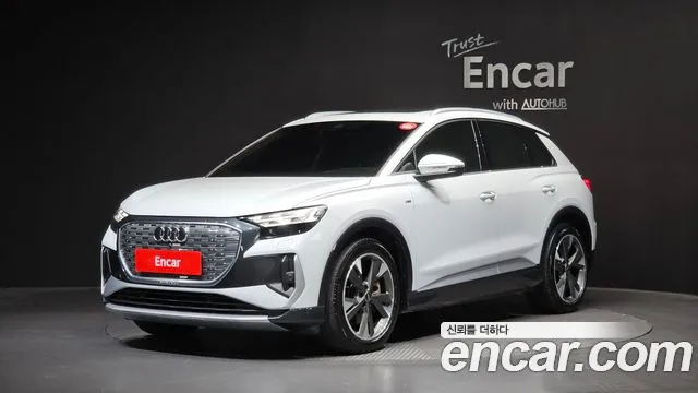 Audi Q4 e-tron 2022 — photo 1