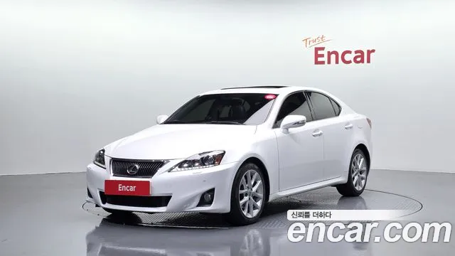 Lexus IS 2012 — photo 1