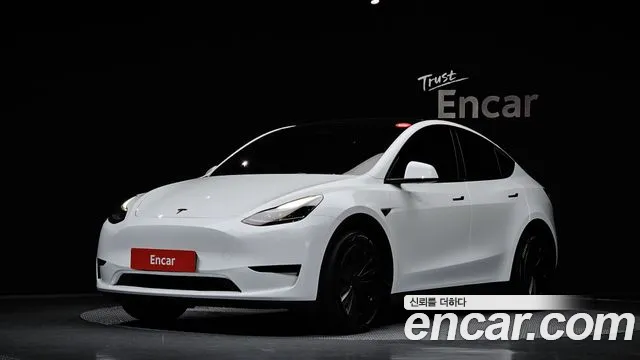 Tesla Model Y 2023 — photo 1