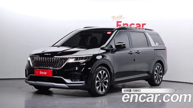 Kia Canival 2023 — photo 1