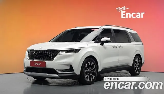 Kia Canival 2023 — photo 1