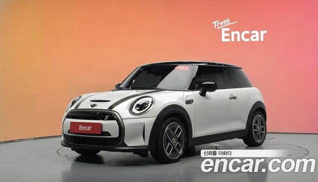 Mini Cooper 2024 — photo 1