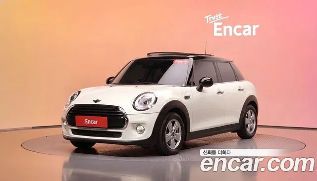 Mini Cooper 2017 — photo 1