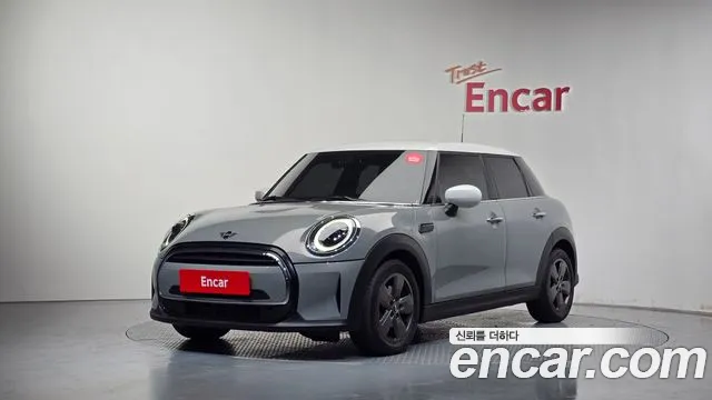 Mini Cooper 2023 — photo 1