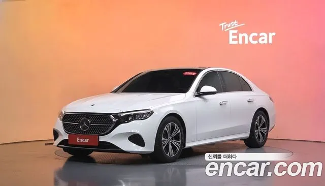 Mercedes-Benz E-Class 2025 — photo 1