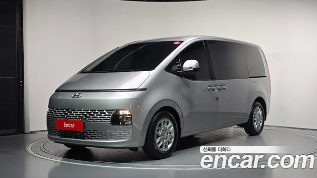 Hyundai Staria 2024 — photo 1
