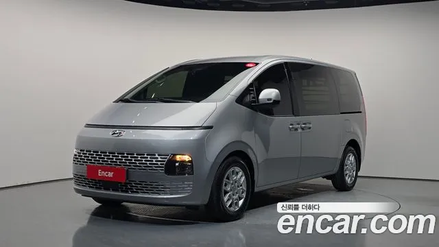Hyundai Staria 2022 — photo 1