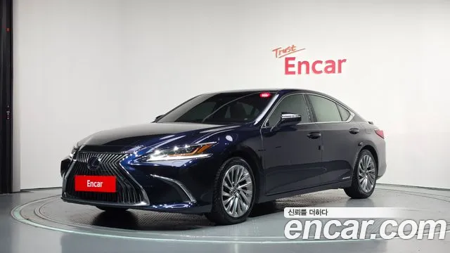 Lexus ES 2021 — photo 1