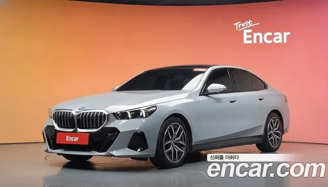 BMW 5-Series 2024 — photo 1