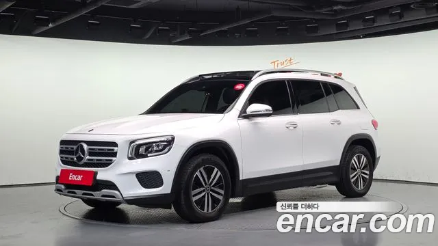 Mercedes-Benz GLB-Class 2021 — photo 1