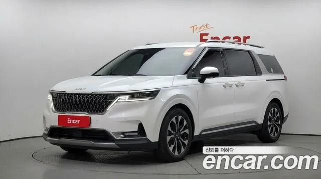 Kia Canival 2023 — photo 1