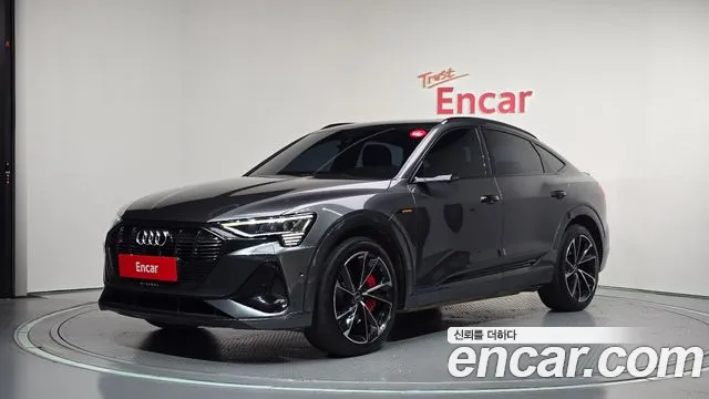 Audi e-tron 2022 — photo 1