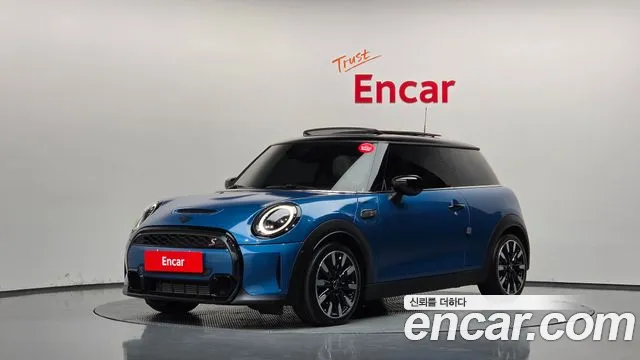 Mini Cooper 2023 — photo 1
