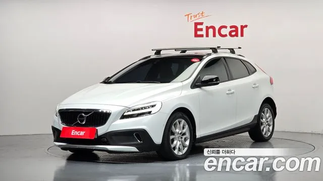 Volvo V40 2018 — photo 1