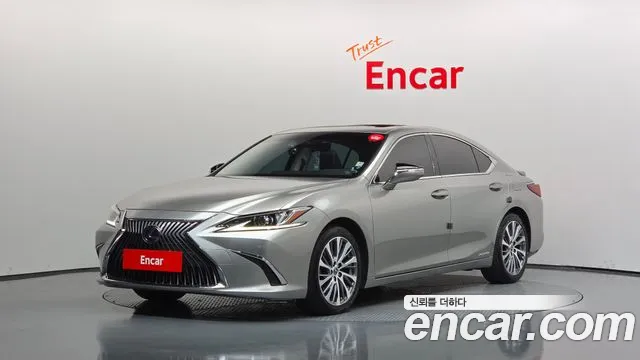 Lexus ES 2019 — photo 1