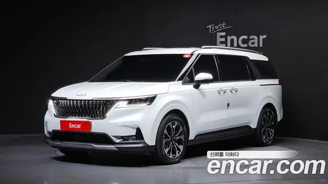 Kia Canival 2023 — photo 1