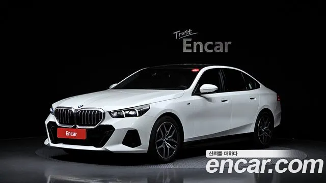 BMW 5-Series 2025 — photo 1