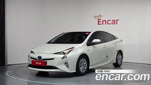 Toyota Prius 2018 — photo 1