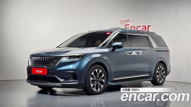 Kia Canival 2023 — photo 1