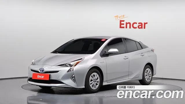 Toyota Prius 2018 — photo 1