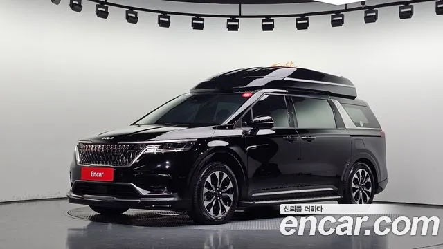 Kia Canival 2023 — photo 1