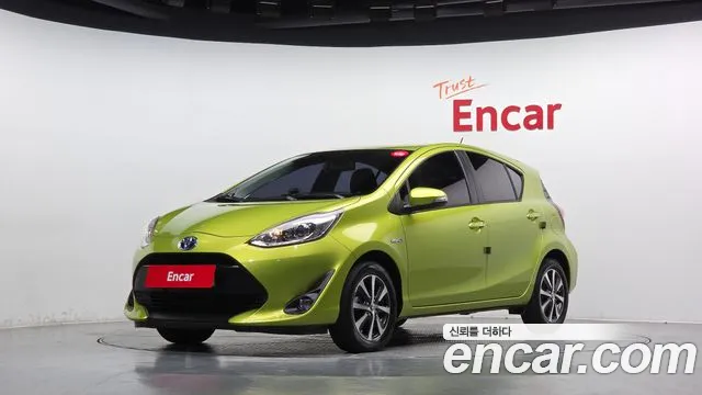 Toyota Prius 2018 — photo 1