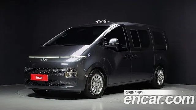 Hyundai Staria 2022 — photo 1