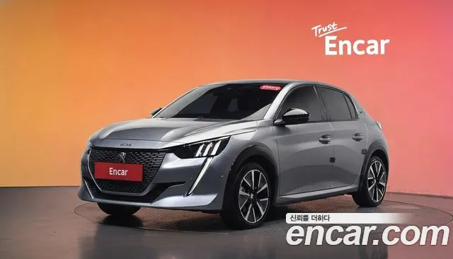 Peugeot 208 2022 — photo 1