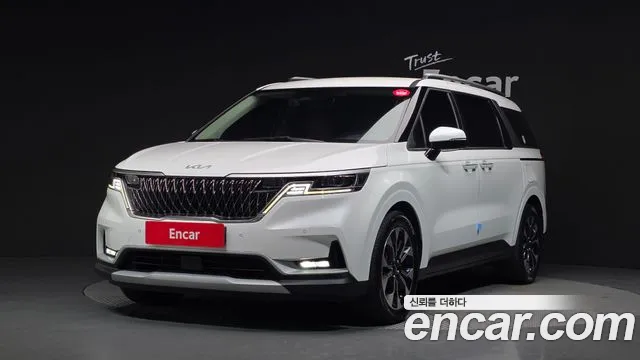 Kia Canival 2023 — photo 1