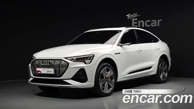 Audi e-tron 2023 — photo 1