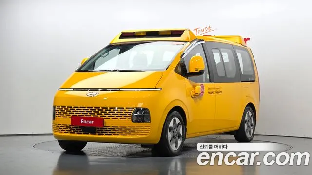 Hyundai Staria 2022 — photo 1