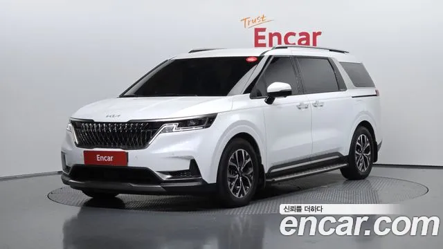 Kia Canival 2023 — photo 1