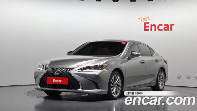 Lexus ES 2019 — photo 1